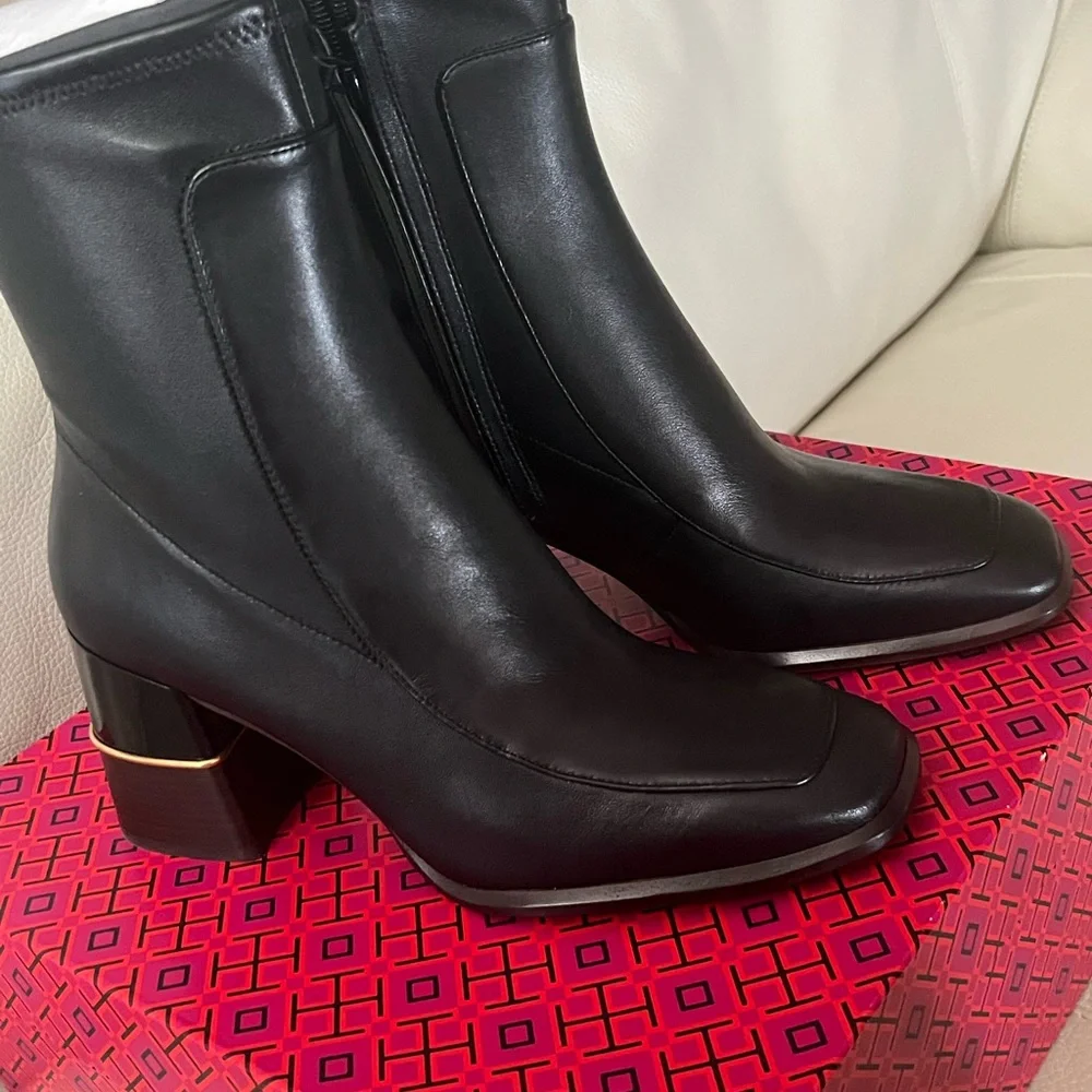 Boots - Picture 3 of 8
